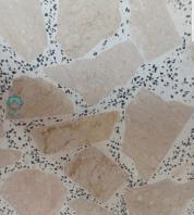 موزاییک لاشه رومی زمینه سفید سنگ خاشخاشی دار