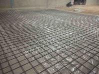 اجرای کفسازی صنعتی با دستگاه ماله پروانه‌ ای در استان هرمزگان